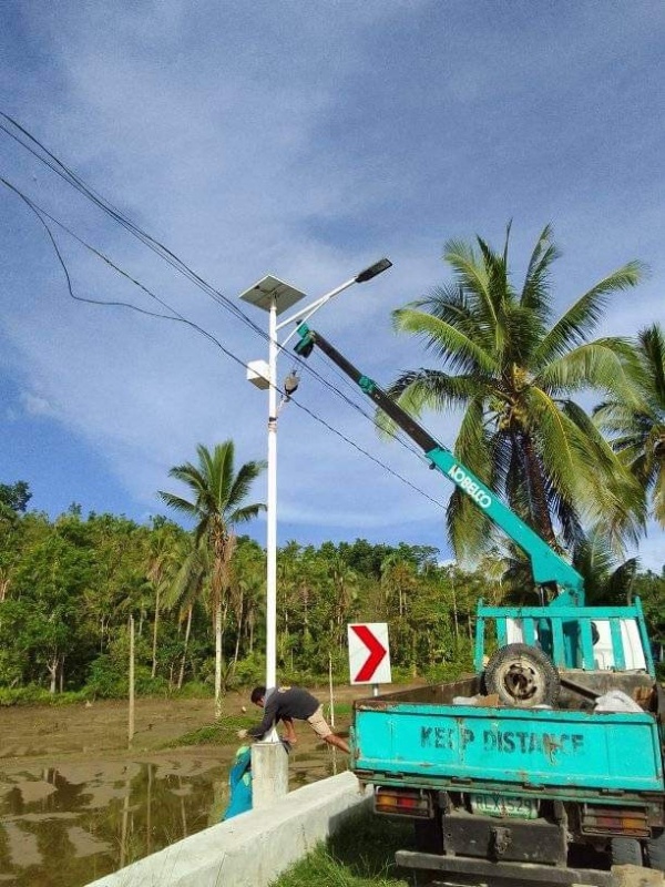 Philippines 6M 30W Double Arms Solar Street Light 3