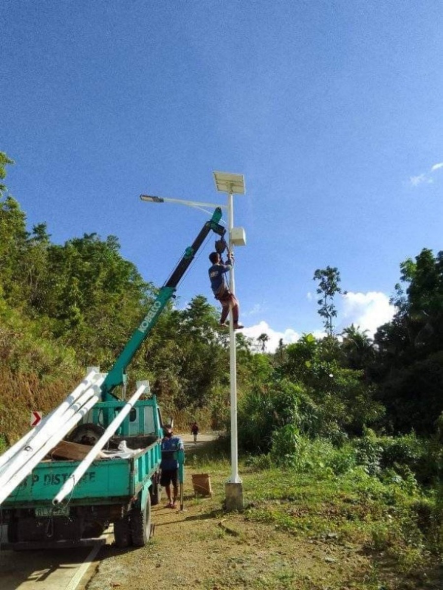 Philippines 6M 30W Double Arms Solar Street Light 7